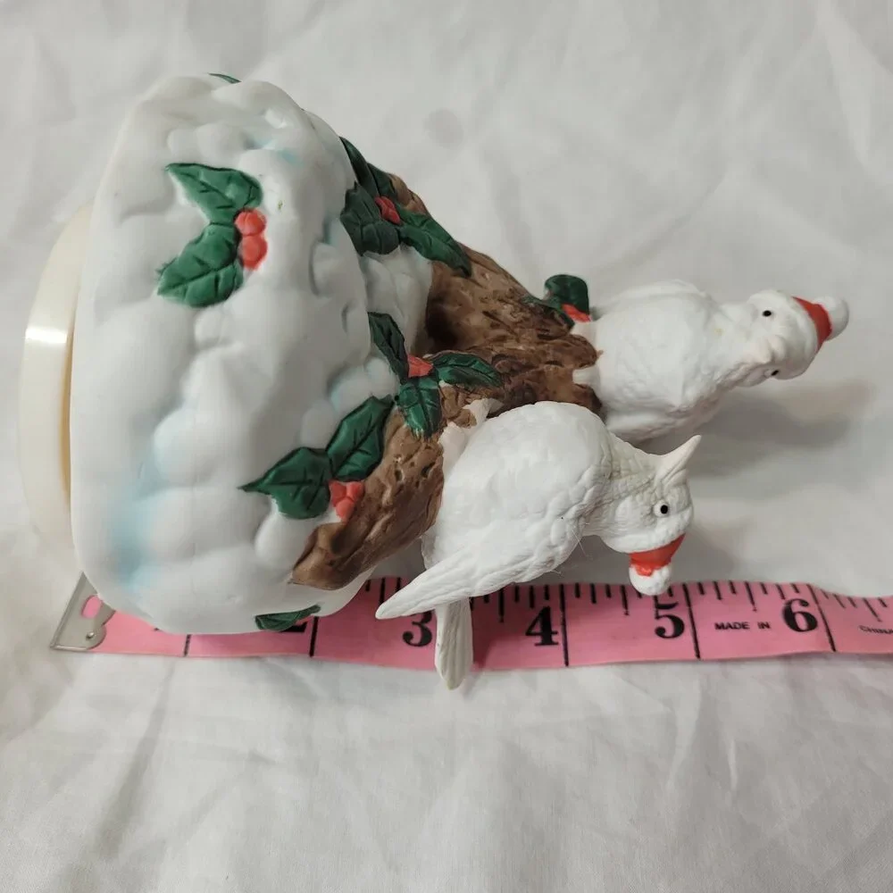 Dove Snowbirds Musical Figurine Christmas Mistle Toe Deck the Halls Song Vintage